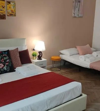 Domus Luigi Leone Hotel Nápoles