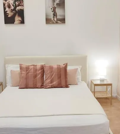 Domus Luigi Leone Hotel Nápoles