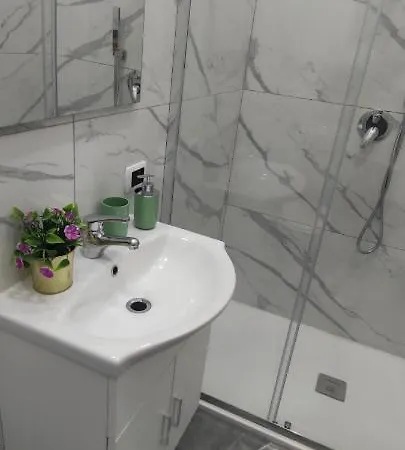 Domus Luigi Leone Hotel Nápoles