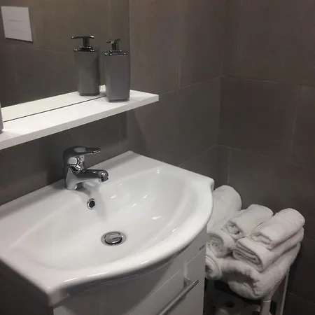 Domus Luigi Leone فندق نابولي