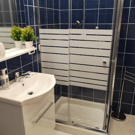 Domus Luigi Leone فندق