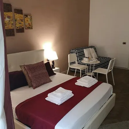 Domus Luigi Leone نابولي