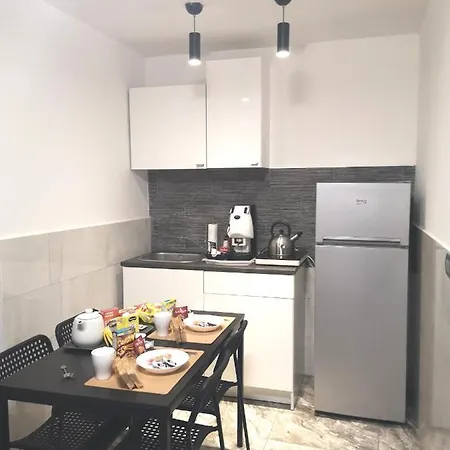 Domus Luigi Leone * نابولي