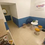 Domus Luigi Leone מלון נאפולי