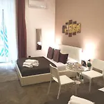 מלון Domus Luigi Leone נאפולי