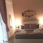 Domus Luigi Leone מלון