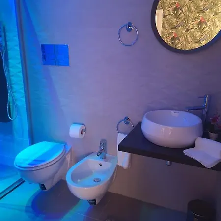 Domus Luigi Leone Отель *