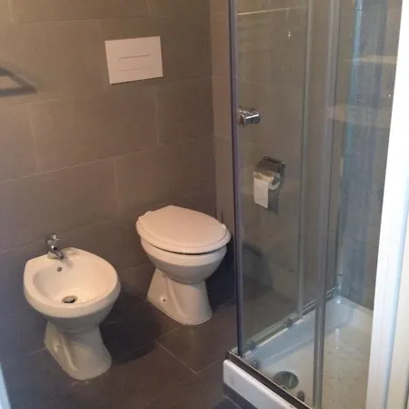 Hotel Domus Luigi Leone *