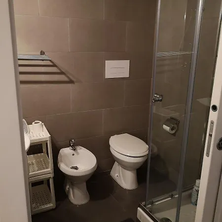 Отель Domus Luigi Leone Неаполь