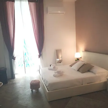 Domus Luigi Leone Отель *