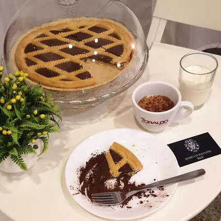 Отель Domus Luigi Leone Неаполь