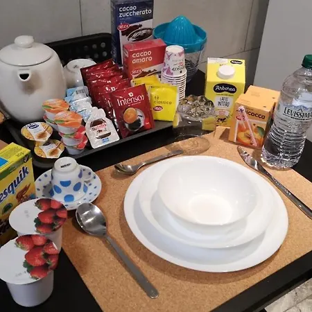 Domus Luigi Leone Отель *