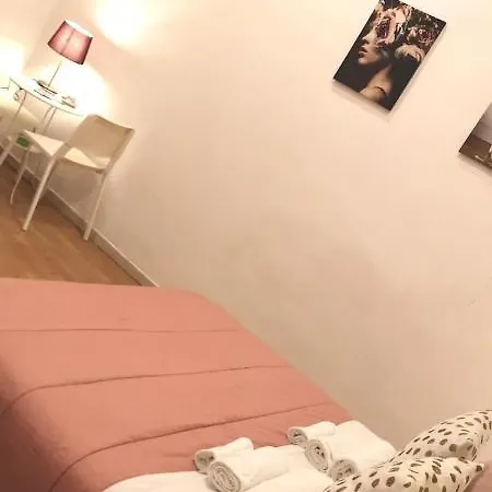 Отель Domus Luigi Leone Неаполь