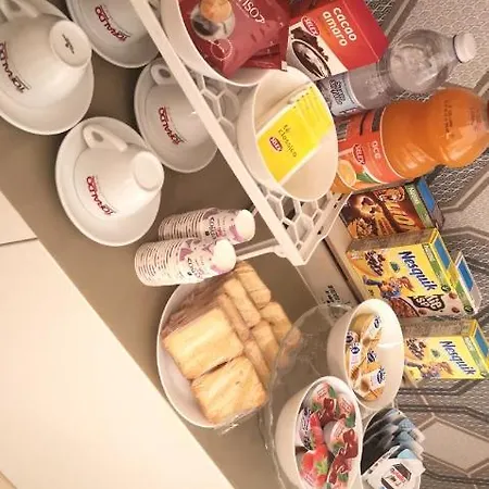 Domus Luigi Leone Отель Неаполь