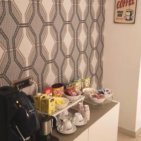 Отель Domus Luigi Leone