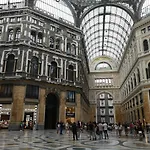 Domus Luigi Leone * نابولي