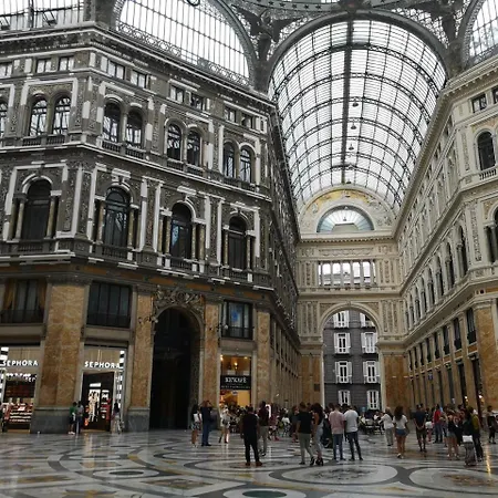 Domus Luigi Leone * Naples