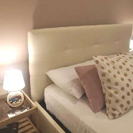 Bed & Breakfast Domus Luigi Leone Naples
