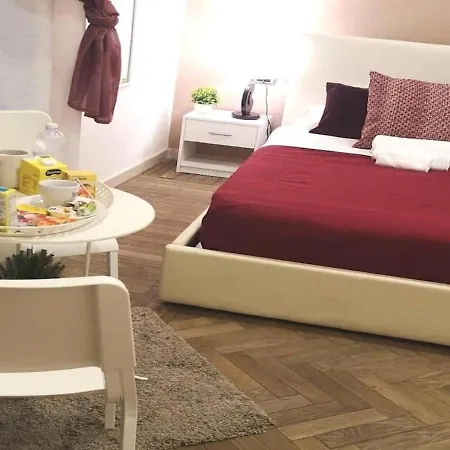 Domus Luigi Leone Naples