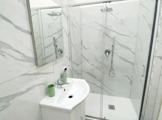 Hotel Domus Luigi Leone *